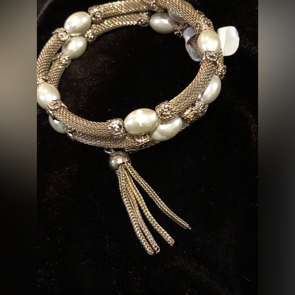 Goldtone And Faux Pearls Wrap Around Bracelet NWT! - Picture 4 of 5